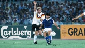 Rudi Völler: "Diego Maradonas Tod trifft mich sehr. Er war mein Jahrgang, wir waren bei Weltmeisterschaften und in Italien oft Gegner. Ein wunderbarer Spieler. Sein früher Tod ist ein herber Schlag für den Fußball und für Diegos Familie."