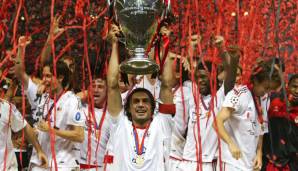 PAOLO MALDINI (Italien, 1984 bis 2009, 887 Pflichtspiele für AC Milan) – zweimal Sieger des Europapokals der Landesmeister, dreimal Champions-League-Siege, siebenmal italienischer Meister
