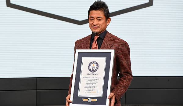 Japans ältester Profi-Fußballer Kazuyoshi Miura hat seinen Vertrag beim FC Yokohama noch einmal verlängert.