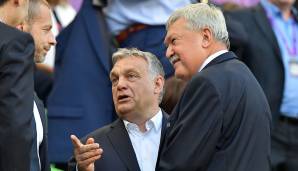 Sandor Csanyi (r.) und Ungarns Ministerpräsident Viktor Orban (2.v.r.). Csanyi ist der Vorsitzende des ungarischen Fußball-Verbandes und gleichzeitig Vize-Präsident der UEFA.