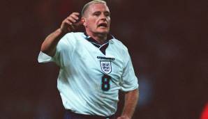 PAUL GASCOIGNE. Das Enfant Terrible des englischen Fußballs der 90er Jahre war zugleich ein genialer Fußballer und hatte großen Anteil am Halbfinal-Einzug bei der Euro 1996. Auf Vereinsebene war er damals bei den Rangers tätig.