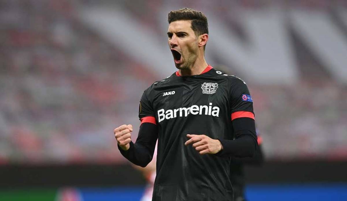 Lucas Alario hat seinen Vertrag bei Bayer Leverkusen bis 2024 verlängert.