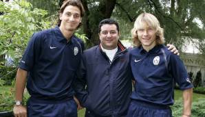 Mino Raiola 2004 mit seinen Klienten Zlatan Ibrahimovic und Pavel Nedved.