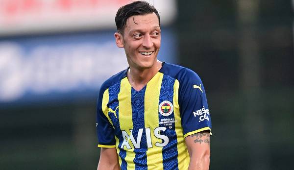 Mesut Özil bei Fenerbahce: Das Lächeln ist zurück