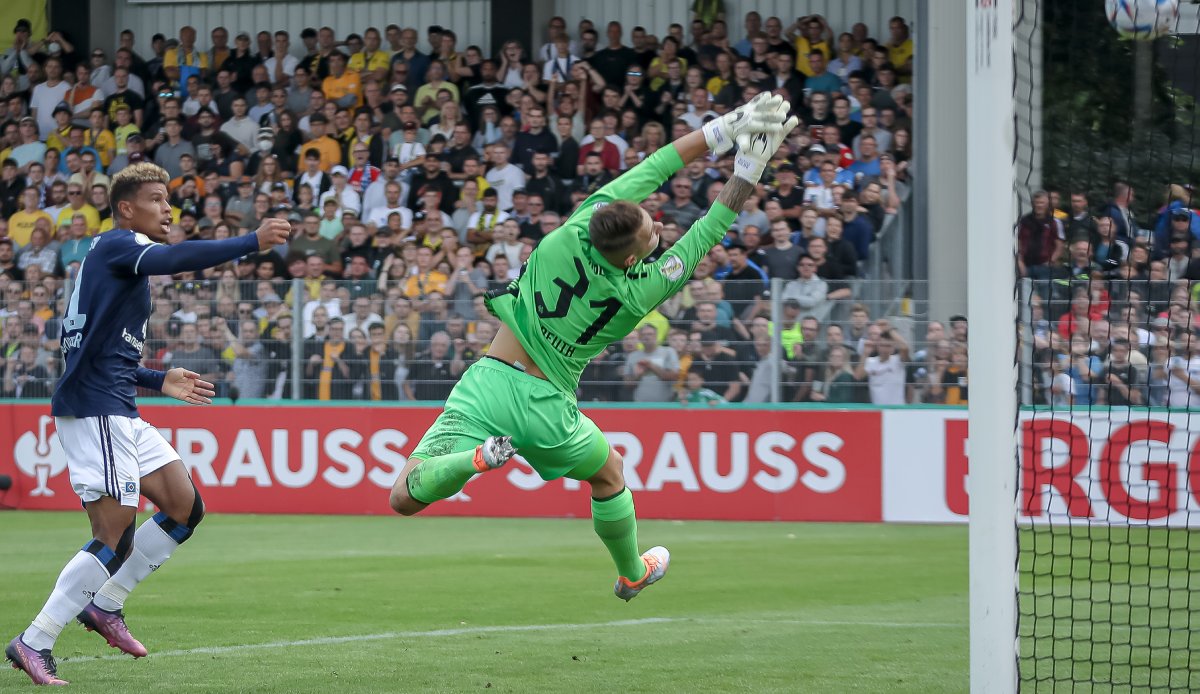 Ransdorf-Yeboah Königsdörffer avancierte in der ersten Runde des DFB-Pokals zum Matchwinner für den HSV. Beim 3:1 n.V. gegen Bayreuth erzielte er das 1:1 und 3:1. In unserer Top-11 der lustigsten Fußballer-Namen war er schon vorher vertreten.