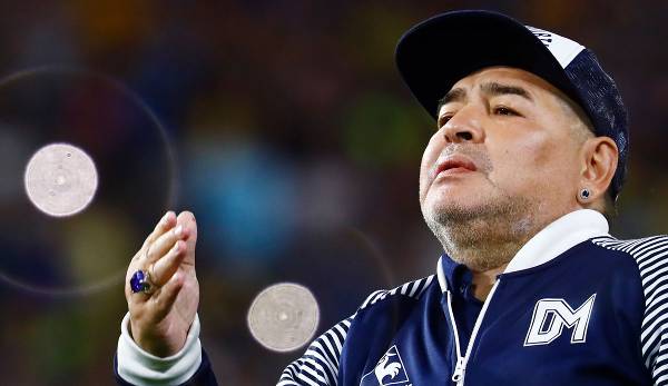 Der frühere Anwalt des verstorbenen Fußballidols Diego Maradona hat die Behandlungsmethoden der Ärzte scharf kritisiert.