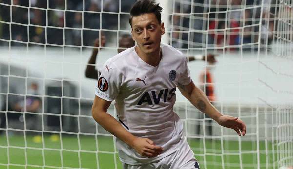 Der frühere deutsche Nationalspieler Mesut Özil setzt für eine größere Teilhabe und Sichtbarkeit von Menschen mit südasiatischen Wurzeln im britischen Fußball ein.