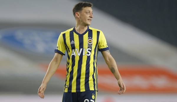 Mesut Özil steht aktuell bei Fenerbahce Istanbul unter Vertrag.