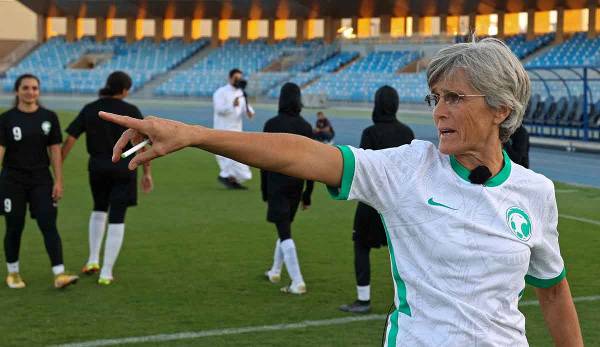 Monika Staab trainiert seit September die erste Frauen-Nationalmannschaft von Saudi-Arabien.