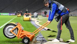 Vor der Partie regnete es im Olympiastadion in Strömen - und dann sorgten die Feyenoord-Fans wie schon beim Hinspiel für Ärger.