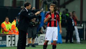 ANDREA PIRLO bei der AC Milan: Zweimal gewann der Maestro mit den Rossoneri die Meisterschaft und die Champions League. 2011 hatte Trainer Allegri keine Verwendung mehr für ihn, da er Pirlo nicht mehr auf dessen Lieblingsposition einsetzen wollte.