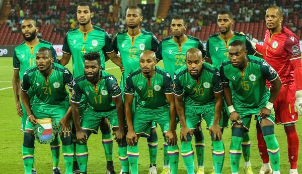 Die Nationalmannschaft der Komoren wird nach dem sensationellen Einzug ins Achtelfinale des Afrika-Cups von einem Corona-Ausbruch eingebremst.