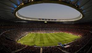 Das Stadion wurde zwischen 2011 und 2017 an der Stelle des alten La Peineta neu erbaut, eine Tribüne wurde sogar in den Neubau integriert. Das rund 68.000 Zuschauer fassende Stadion löste das Vicente Calderon als Heimspielstätte der Rojiblancos ab.