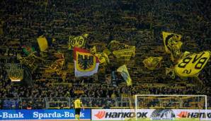 Die gelbe Wand hinterlässt bei den Besucherinnen und Besuchern im Stadion offenbar Eindruck, zumindest, wenn sie da ist. Das Dortmunder Stadion ist keine Hochglanz-Arena, sondern besitzt anders als manch 0815-Bau noch Charakter.