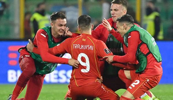 Nordmazedonien spielt gegen Portugal in sechs Jahre alten Trikots.