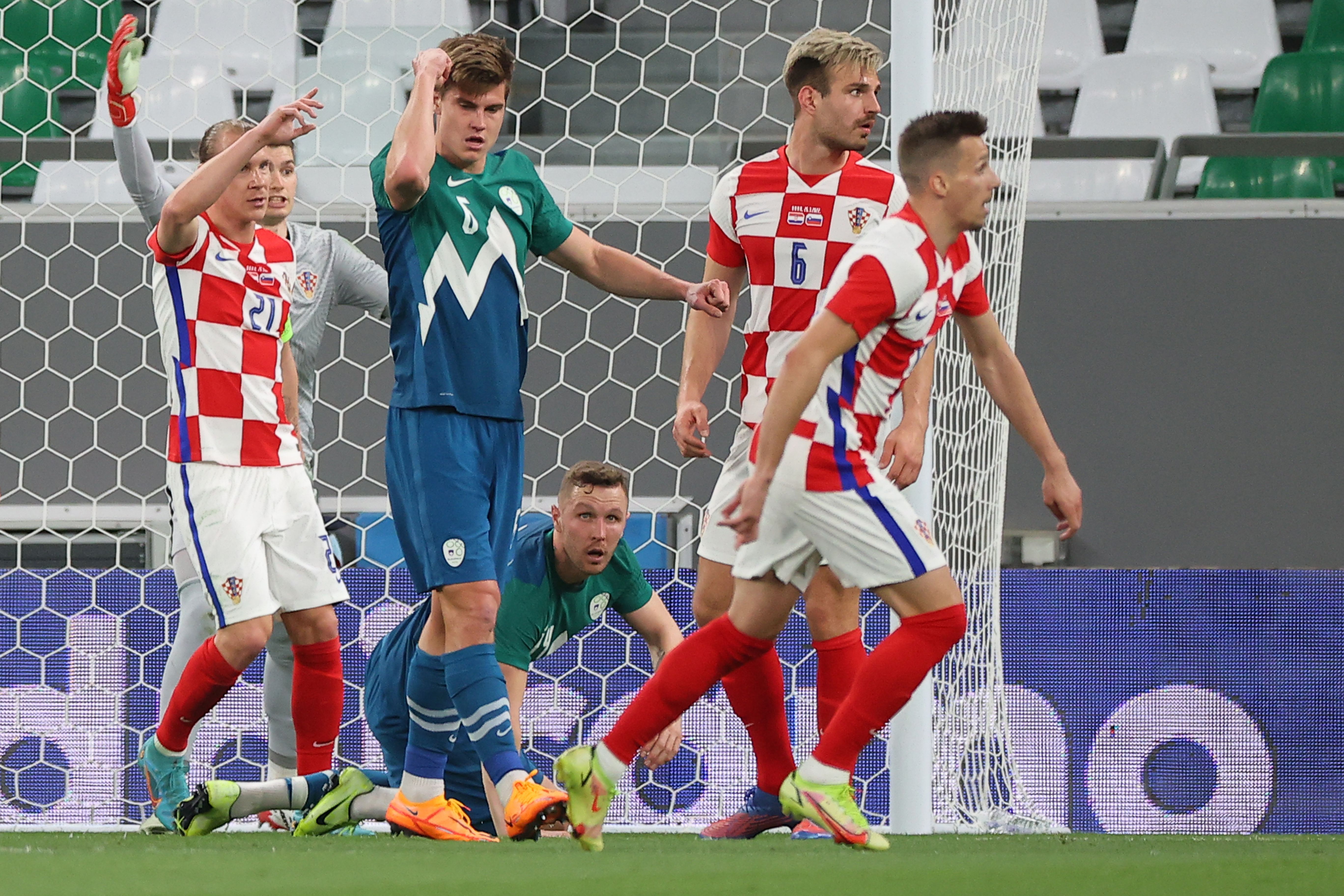 Jakal Bijol ball die Faust nach seinem Treffer zum 1:1 für Slowenien gegen Kroatien.