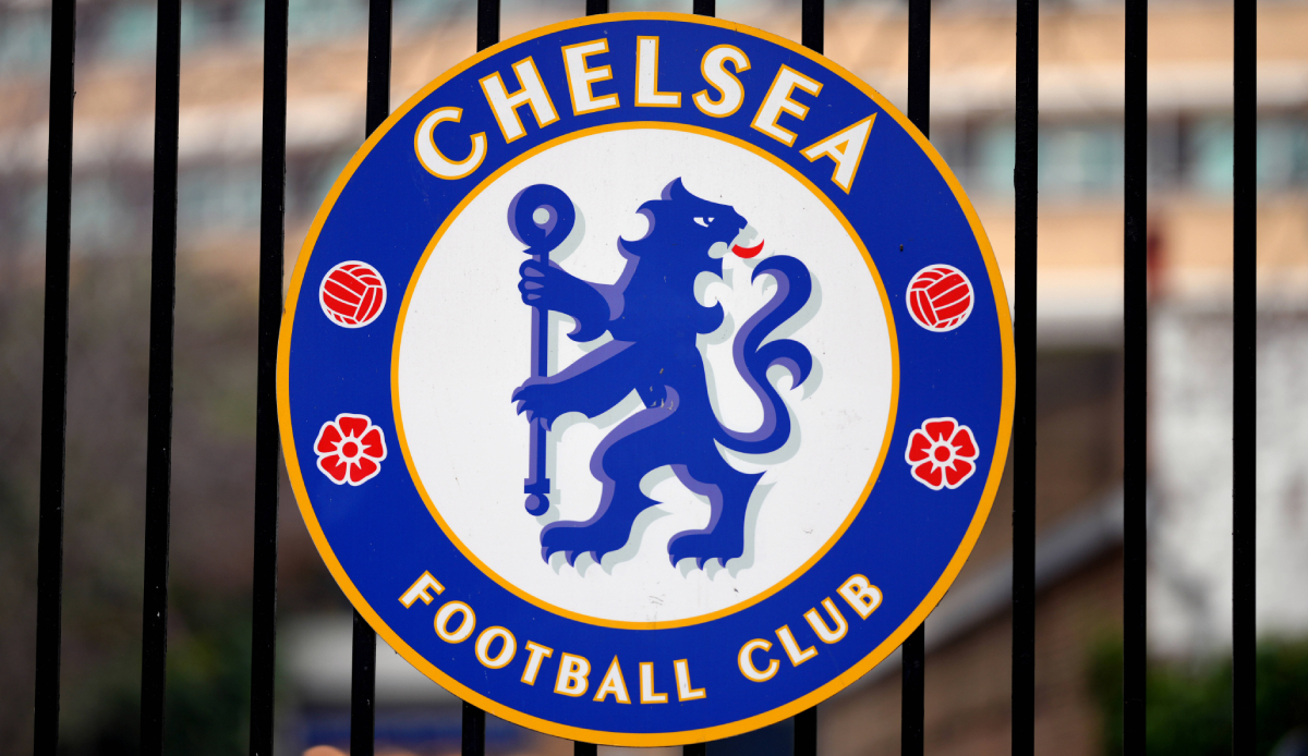 Die Uhr tickt für eine Übernahme des FC Chelsea. Noch bis 22 Uhr am Freitag können interessierte Bieter ein Angebot einreichen. Durch die Sanktionen gegen Roman Abramovich steht der Klub zum Verkauf.