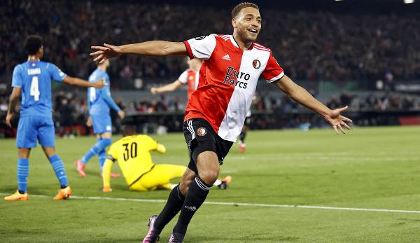 Cyriel Dessers feiert eines seiner beiden Tore beim 3:2 von Feyenoord Rotterdam gegen Olympique Marseille.