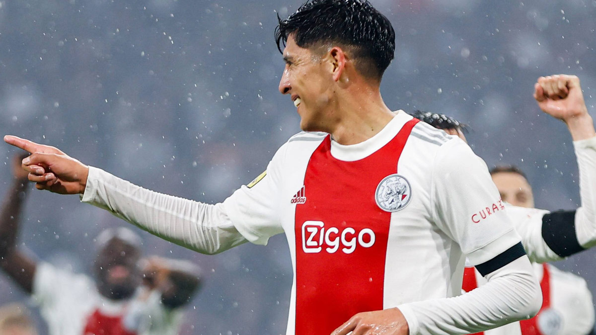 Edson Alvarez bejubelt sein Tor für Ajax.