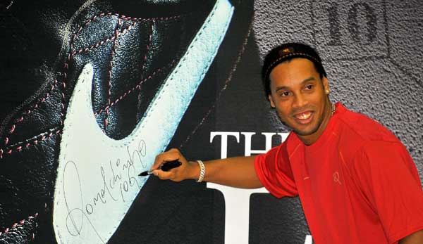 Ronaldinho prägte im Trikot des FC Barcelona und der brasilianischen Nationalmannschaft die 2000er Jahre.