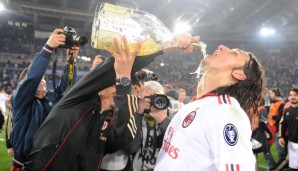 Nicht, dass es jemals jemand infrage gestellt hätte, aber feiern kann Ibrahimovic ohnehin. Der Scudetto mit Milan war sein 33. Titel! Mittlerweile hat er seine Karriere beendet.