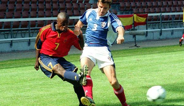 Jacinto Elá representing Spain in the third place match against Yugoslavia at the 2001 European Under-18 Championship.