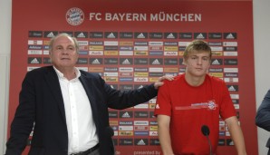… die Verantwortlichen für den Transfer zum FC Bayern: "Die Initiative ging von Heiko Vogel aus – und von Hermann Hummels, dem Papa von Mats. Die haben damals wohl gesagt: 'Damit müssen wir zum Hoeneß. Das geht nicht über Jugendkontakte'."