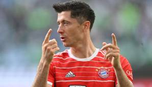 Der Pole wurde bereits vor seinem festen Wechsel in München mit dem FC Bayern in Verbindung gebracht, der BVB ließ ihn jedoch nicht ziehen. Erst als sein Vertrag in Dortmund auslief, wechselte er ablösefrei zum deutschen Rekordmeister.