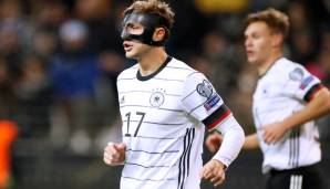 Sein Debüt feierte Stark schließlich am 19. November 2019 - mit Maske, weil er sich zuvor in der Bundesliga einen Nasenbeinbruch zugezogen hatte. Nachhaltig Fuß gefasst hat Stark beim DFB-Team nicht, nur ein weiterer Kurzeinsatz kam hinzu.