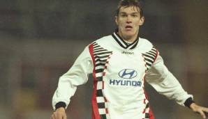 KARSTEN BÄRON: Der als "Air" Bäron bekannte Stürmer spielte ausschließlich für den HSV, dreimal wollte ihn Uli Hoeneß allerdings zu den Bayern locken. Doch Bäron blieb beim HSV. Doch ein Knorpelschaden im Knie sorgte für ein frühes Karriereende mit 27.