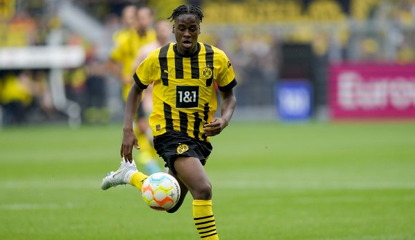 Bynoe-Gitten's BVB professional squad was able to get a taste of the air at the end of last season.  He has been a permanent fixture in the first team since this season.