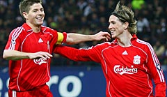Steven Gerrard (l.) und Ferando Torres erzielten zusammen bereits 45 Treffer für Liverpool