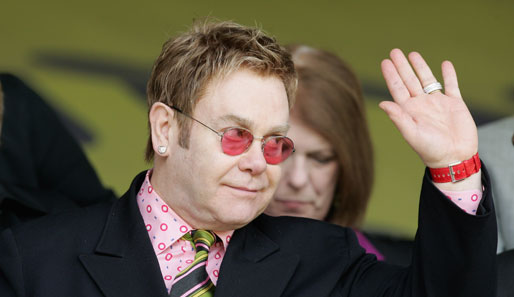 Elton John hat die Ehrenpräsidentschaft beim englischen Zweitligisten FC Watford zurückgegeben