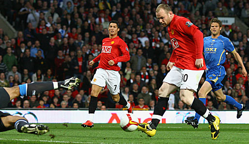 Wayne Rooney erzielt das 1:0 für Manchester United gegen Portmouth