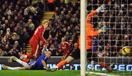 Fernando Torres traf in der vergangenen Saison 14 Mal in 24 Spielen - hier netzt er gegen Chelseas Cech