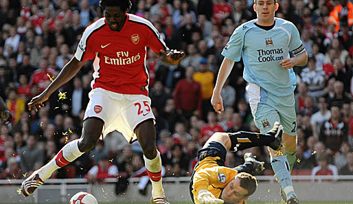 Emmanuel Adebayor wechselt vom FC Arsenal zu Manchester City