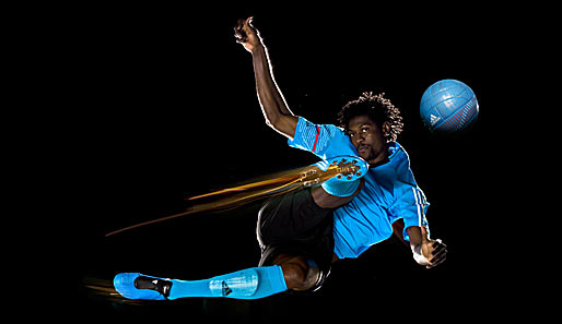 Wechselt er oder nicht? Emmanuel Adebayor steht vor einem Wechsel zu Manchester City