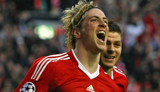 Fernando Torres (v.) und Steven Gerrad freuen sich über den warmen Geldregen für die Reds