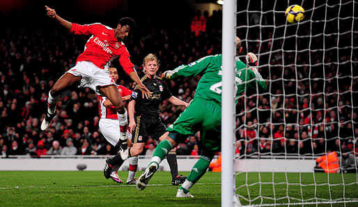 Mit diesem Kopfball gelang Abou Diaby das goldene Tor für Arsenal gegen Liverpool
