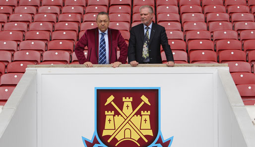 Die West-Ham Besitzer David Sullivan(l.) und David Gold posieren im Upton Park