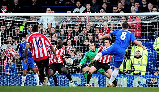 Chelseas Frank Lampard (Nummer 8) brachte die Blues gegen Stoke mit diesem Schuss in Führung