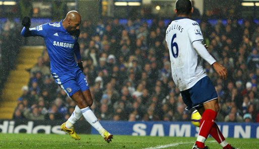 Nicolas Anelka (l.) traf im Hinspiel beim 2:0-Sieg von Chelsea gegen Portsmouth