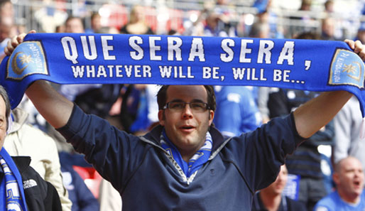 You'll never walk alone: Die Portsmouth-Fans (The Blue Army) stehen kompromisslos zu ihrem Verein