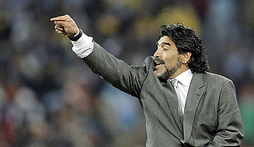Der Weltmeister von 1986, Diego Maradona, will auf die Fußball-Bühne zurückkehren