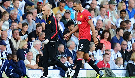 Manchester Uniteds Rio Ferdinand musst gegen West Brom verletzt ausgewechselt werden