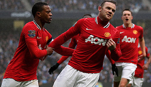Wayne Rooney (M.) beantwortet die Spekulationen um seine Person mit zwei Toren