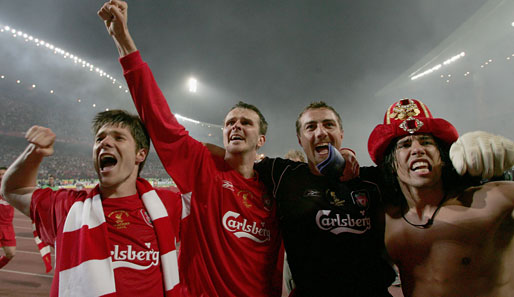 Die Reds um Dietmar Hamann (2.v.l.) konnten ihr Glück beim CL-Finale 2005 kaum fassen
