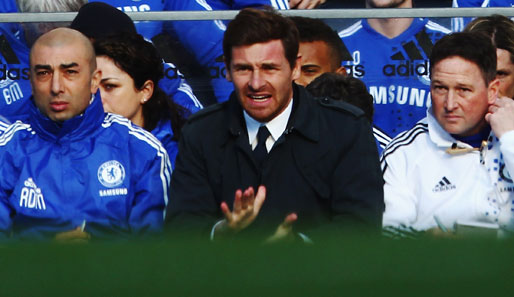 Andre Villas-Boas (M.) ist seit Saisonbeginn Trainer des FC Chelsea