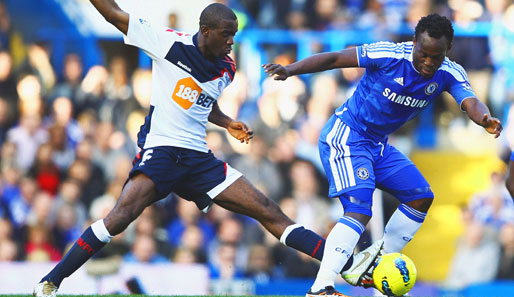 Fabrice Muamba (l.) von den Bolton Wanderers erlitt am 17. März eine Herzattacke auf dem Rasen