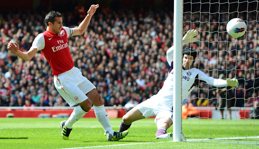 Robin van Persie (li.) will mit Arsenal drei Punkte holen